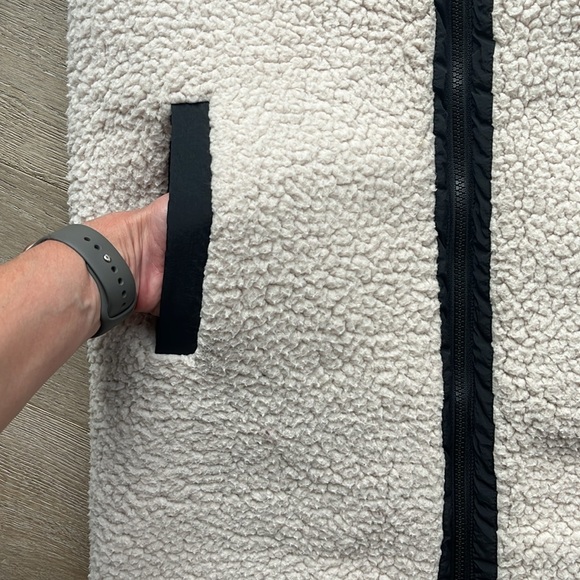 EUC Tribal Hooded Reversible Puffer Jacket Black Nylon / Sherpa - XS Retail $250 - Picture 12 of 14